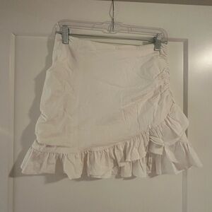 white ruffle zara skirt